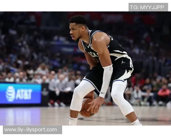 字母哥火力全开22投16中砍下37分8板7助2盖帽带队大胜正负值高达18